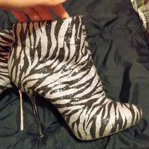 Heels - Picture 2 of 2